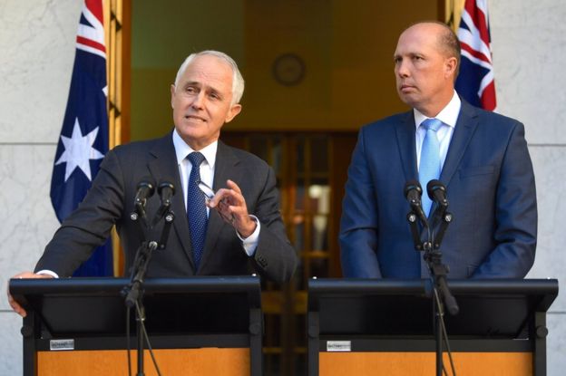 Malcolm Turnbull y ministro de inmigracion, Peter Dutton