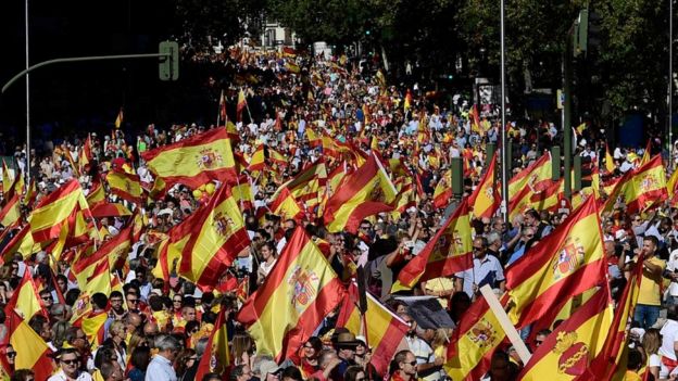 மெட்ரிட் சாலைகளில் குவிந்துள்ள மக்கள்