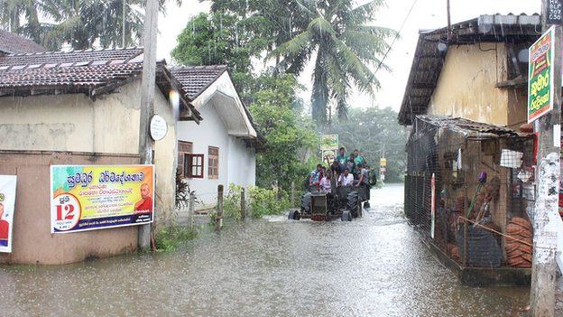 இலங்கை வெள்ளம்: பலி எண்ணிக்கை 250 ஆக உயர்வு