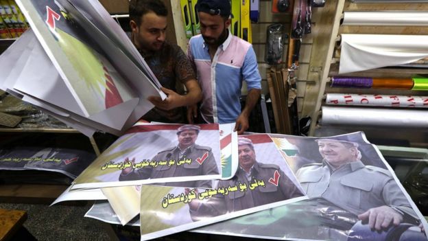 Erbil'de referandum kampanyası için afişler hazırlanıyor.