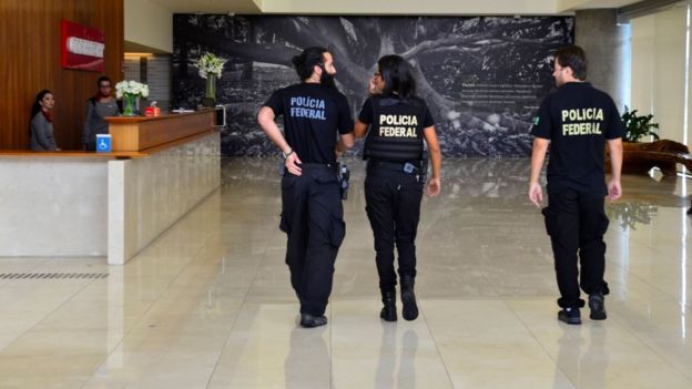 Agentes da Polícia Federal na sede da Odebrecht em SP