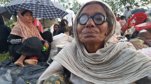বয়স্ক রোহিঙ্গা নারী