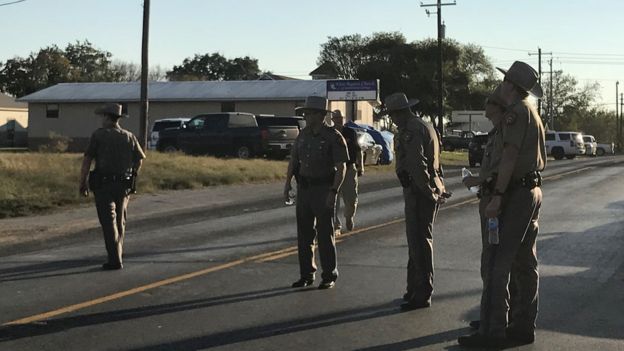 Agentes de policía en el sur de Texas tras un tiroteo.