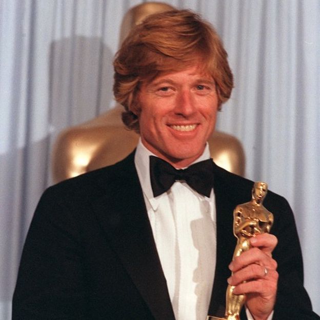 Robert Redford con el Oscar al Mejor Director en 1981