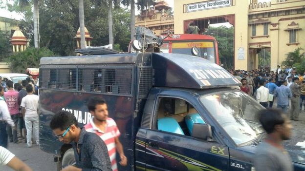 बीएचयू में छात्राओं का प्रदर्शन