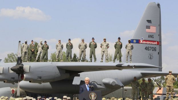 Выступление Пенса перед военными