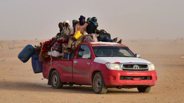Personas de África Occidental regresan a Níger después de huir de Libia.