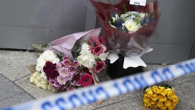 Flowers at London Bridge