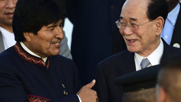 Kim Yong Nam, dirigente norcoreano y Evo Morales, presidente de Brasil.