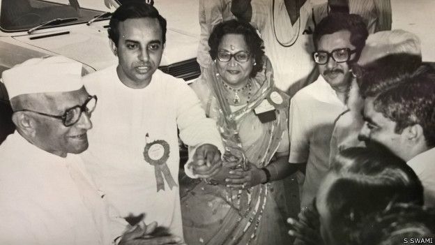 மொரார்ஜி தேசாய் உடன் சுப்பிரமணியன் சுவாமி