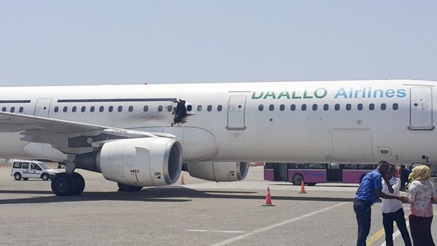 Avión en el que fue detonada una computadora portátil en Somalia en 2016.