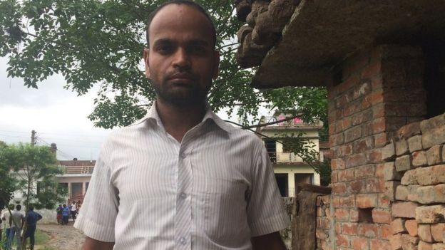 Brahmadev Yadav kehilangan dua bayi kembarnya di rumah sakit Baba Raghav Das Medical College.(SAMIRATMAJ MISHRA)