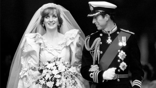 Оказывается, после свадьбы с принцем Чарльзом, Диана Спенсер не получила права именоваться принцесса Диана, а только принцессой Уэльской