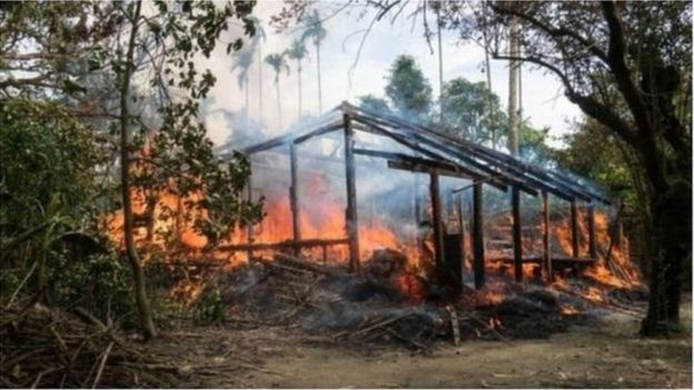 রাখাইনে জ্বালিয়ে দেয়া হয় রোহিঙ্গাদের আবাস