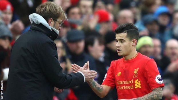 Liverpool wanashikilia msimamo wao kuwa Philippe Coutinho, 25, hauzwi, huku Barcelona wakiendelea kumfuatilia. (ESPN)