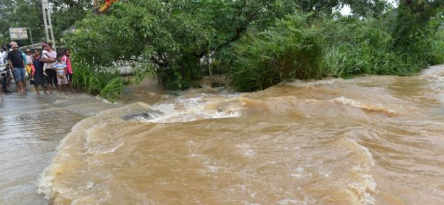 இலங்கையில் ஏற்பட்டுள்ள இயற்கை அனர்த்தங்களில் சிக்கி 91 பேர் பலி (புகைப்படத் தொகுப்பு)