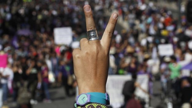 Crear redes de solidaridad entre mujeres es una forma de luchar contra el fenómeno, dicen las expertas.