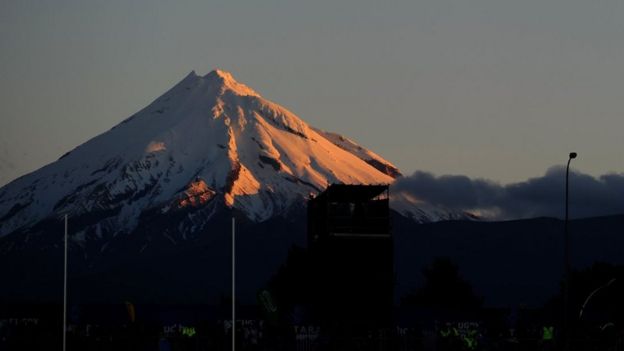 Đỉnh Taranaki là một ngọn núi lửa nằm ở bờ Tây Bắc đảo của New Zealand