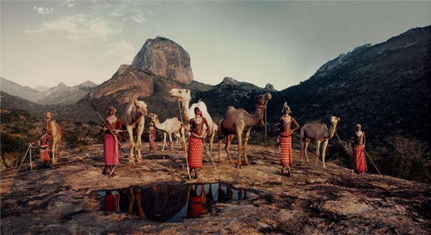 Hombres samburu en las montañas Ndoto, en Kenia