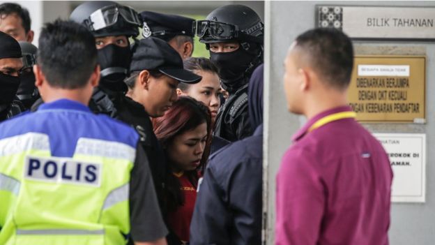 Indonesian Siti Aisyah (centre, in red shirt) arrives surrounded by security at the Sepang Court Complex, in Sepang, Malaysia, 1 March 2017.