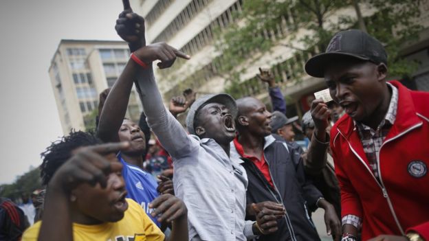 Supporters of the ruling Jubilee party led by President Uhuru Kenyatta celebrate after the attempt to postpone the election re-run failed, 26 October 2017