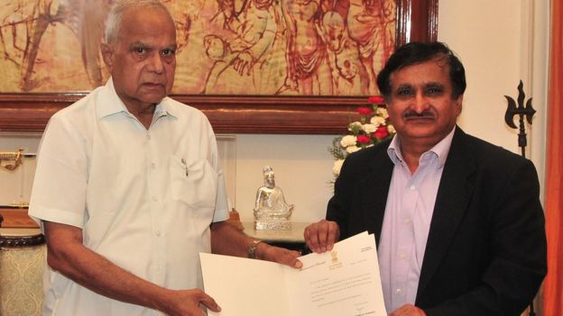 அண்ணா பல்கலைக்கழகத்தின் புதிய துணை வேந்தராக கர்நாடக மாநிலத்தைச் சேர்ந்த எம்.கே. சூரப்பா நியமிக்கப்பட்டிருப்பதற்கு அரசியல் கட்சிகள் எதிர்ப்புத் தெரிவித்துள்ளன.