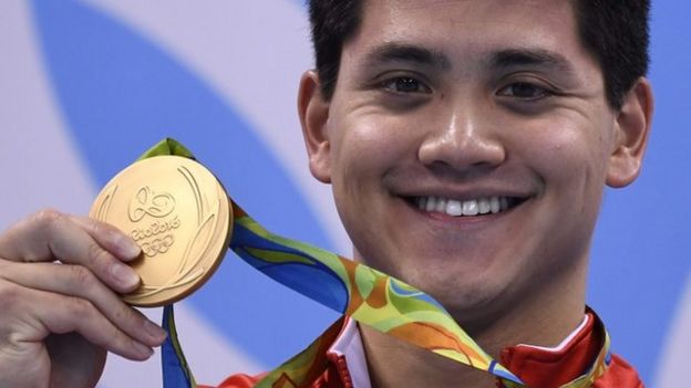 Las redes sociales se llenaron de felicitaciones para el nadador.