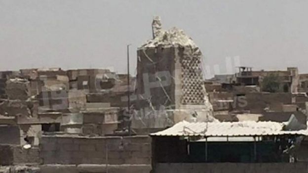 Photo shows remains of al-Nuris collapsed minaret, 22 June 2017