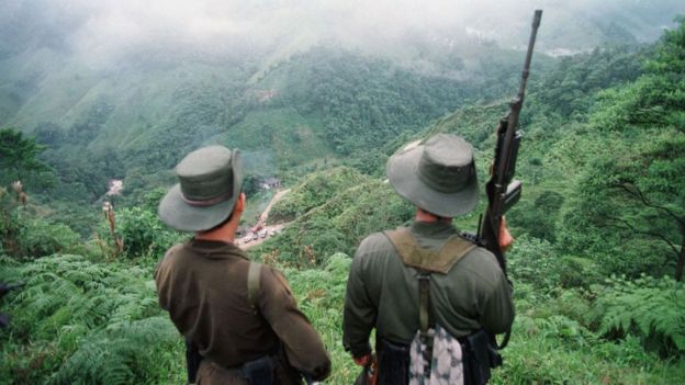 Guerrilleros de Colombia en las montañas