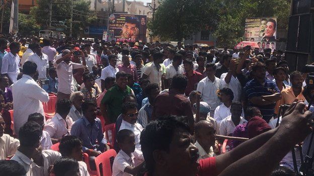 இன்று உலக தாய் மொழி தினம் என்பதால் இந்த நாளை தேர்ந்தெடுத்ததாக கமல் தெரிவித்தார்