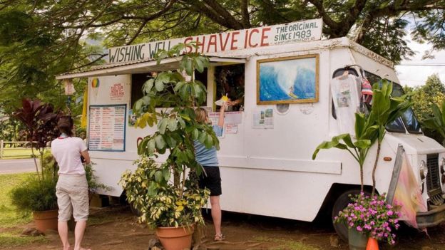 عربة لبيع المثلجات في هاواي