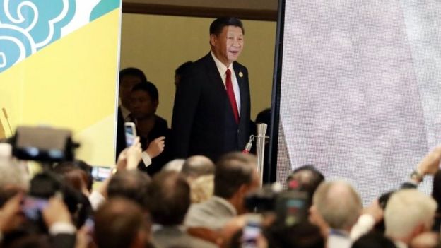 China's President Xi Jinping (C) arrives to speak on the final day of the APEC CEO Summit ahead of the Asia-Pacific Economic Cooperation (APEC) leaders summit in Danang, Vietnam, 10 November 2017