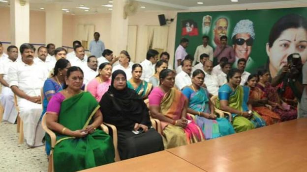 அதிமுக நிர்வாகிகள்