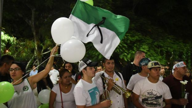 Hinchas en el homenaje al Chapecoense