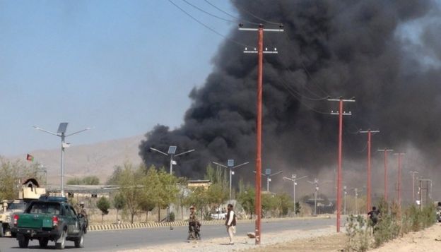 مقتل العشرات في هجومين لطالبان في أفغانستان _98354742_01c68290-9e27-4cca-8968-5d6dd46f1c0a