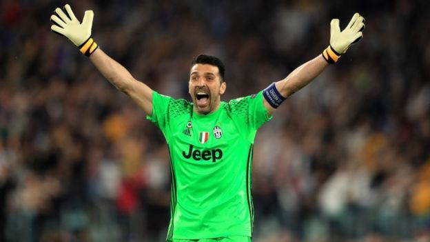 Juventus'un 39 yaşındaki başarılı kaptanı ve kalecisi Gianluigi Buffon