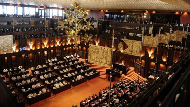 புதிய அரசியலமைப்புச் சட்ட வரைவை மஹிந்த ராஜபக்ச எதிர்ப்பது ஏன்?