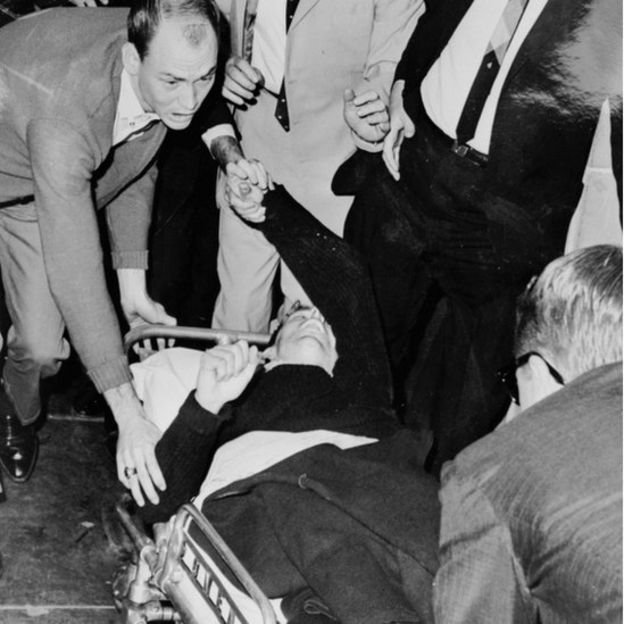 Ruby disparó a Oswald cuando era cambiado de comisaría.