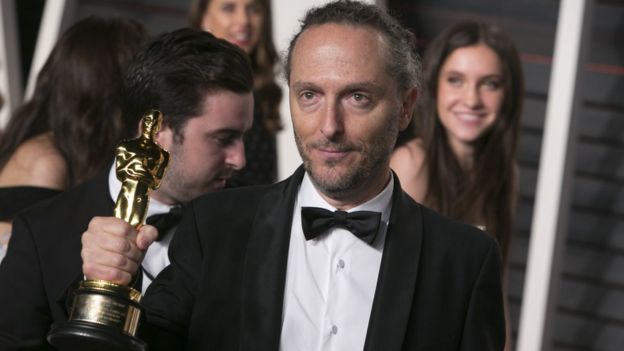 Emmanuel Lubezki con el Oscar a mejor cinematografía por 