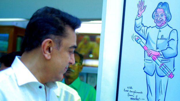 கலாம் குடும்பத்துடன் சிறிது நேரம் உரையாடிய கமல், அவர்களுடன் சிற்றுண்டி அருந்தினார்