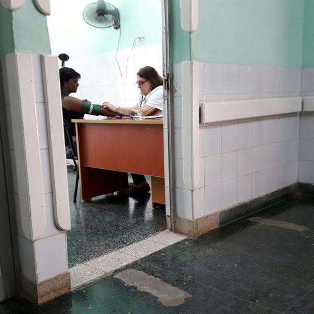 Consulta médica en Cuba