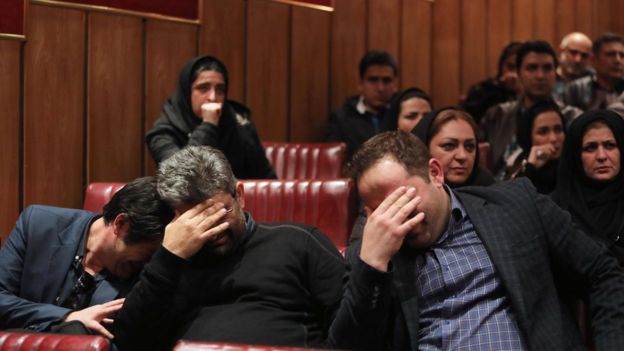 حضور بستگان و خانواده سرنشینان نفتکش سانچی در ساختمان شرکت ملی نفتکش ایران در تهران