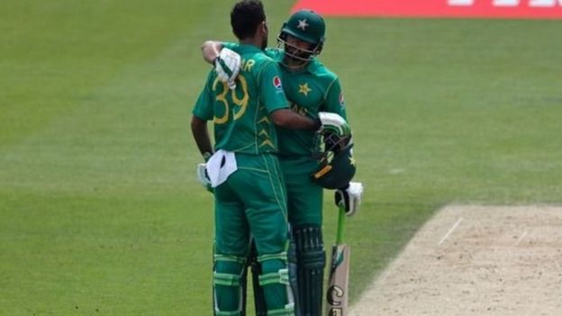 பாகிஸ்தான் தொடக்க ஆட்டக்காரர்கள் இருவரும் அரைச்சதம்