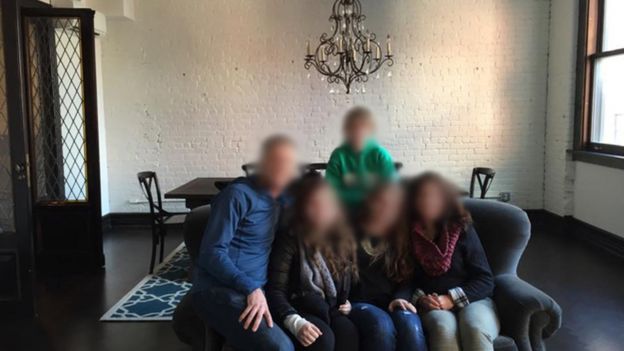 Джефф, Сюзанн и их дети в знаменитой квартире