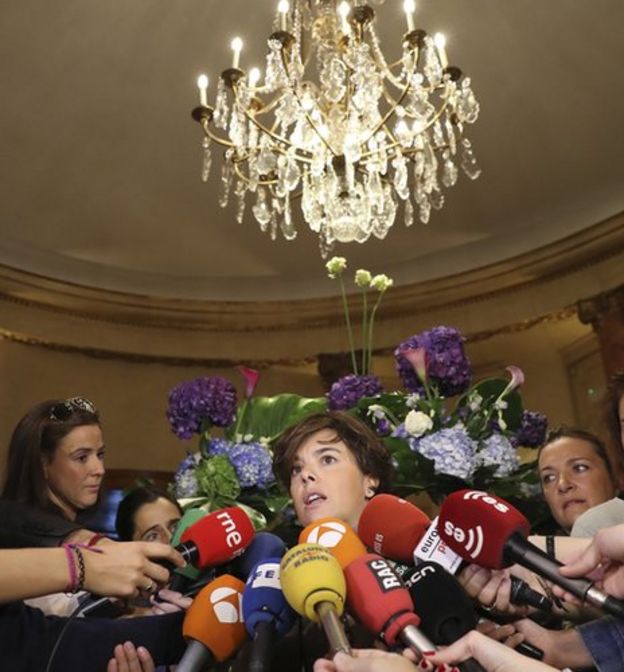 María Soraya Sáenz de Santamaría Antón surrounded by press in Madrid, 22 September 2017