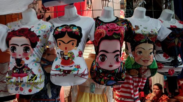 Camisetas de Frida Kahlo em mercado de Manágua
