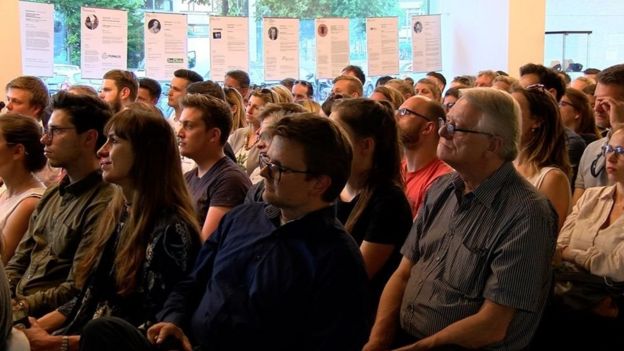 استقطبت أمسيات 