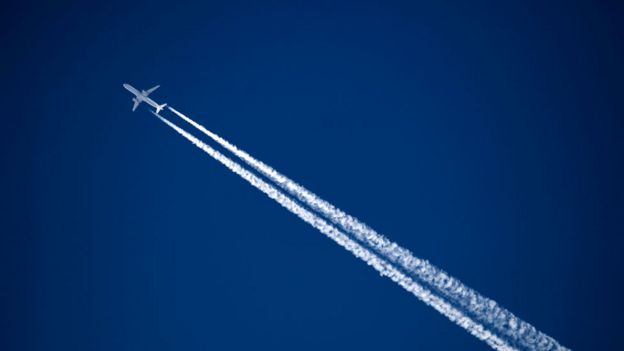 Avión que deja estela
