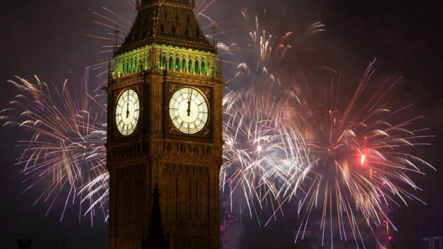 ساعة بيغ بن الشهيرة في لندن موذنة بدخول العام الجديد
