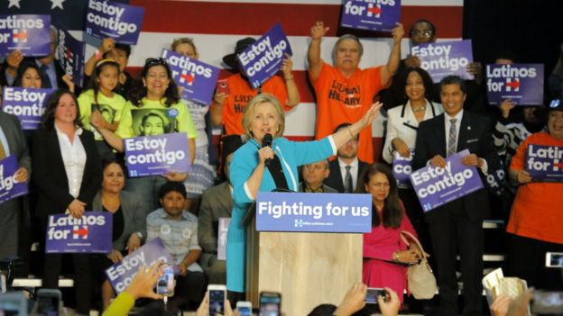 Hillary Clinton durante un mitin con votantes hispanos.